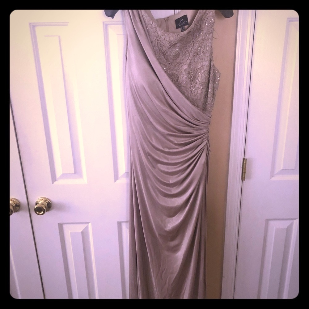 PRICE DROP NWT Adrianna Papell formal long dress